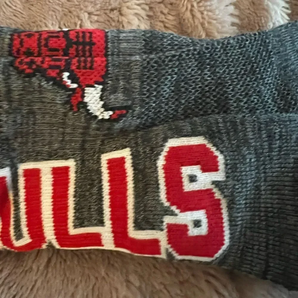 Men’s NWT Chicago Bulls NBA quarter cut socks. Size 6-12.